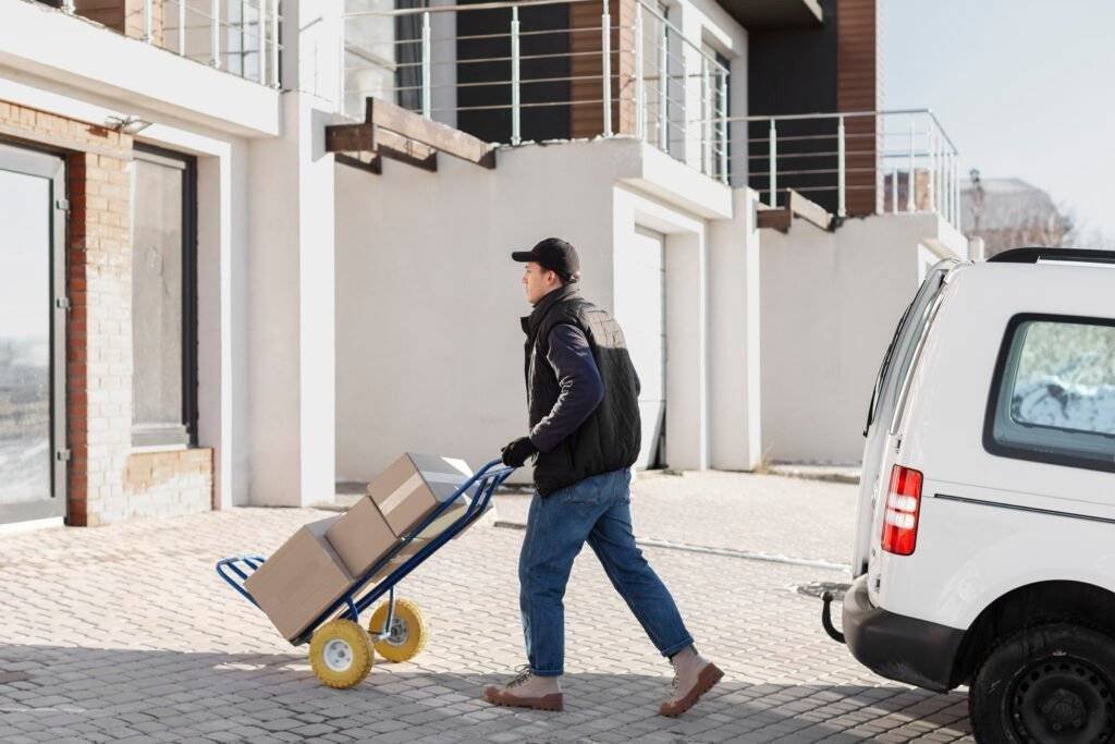 Door to door movers in Pakistan making shipping easy with AsaanMove